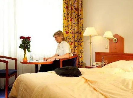 City Partner Amadeo Hotel 3*
