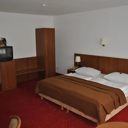 City Partner Amadeo Hotel 3*