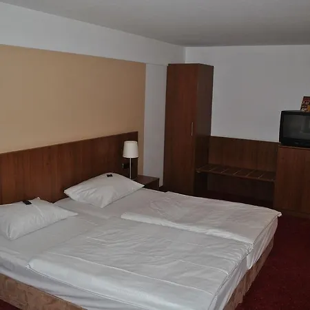 City Partner Amadeo Hotel 3*